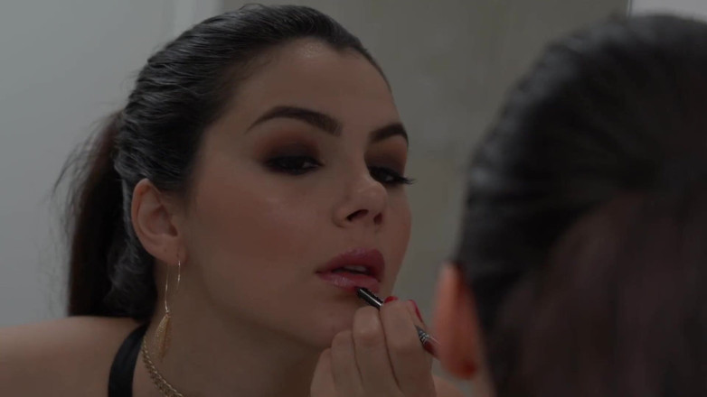 Luxure: Mina Sauvage v sexy prádle penetrovaná sexuální mašinou