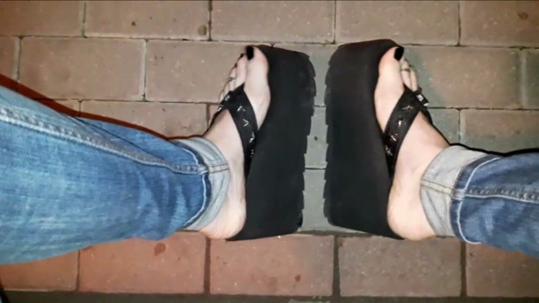 Heelex: Mega Platform Flip Flops