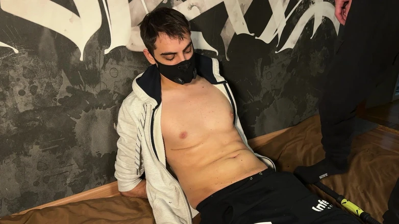 Navel fans: Svázaný twist