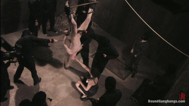 Bound Gang Bangs by Kink: Un gangbang 3