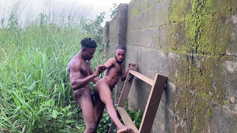 Blackthug20k: Betrapte haar in de bush