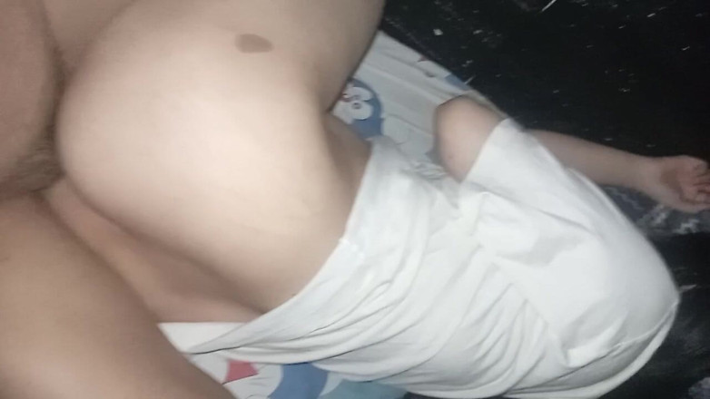 Famly sex: Scopa con un angelo asiatico bianco
