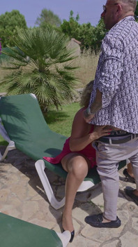 Bianca Regarde Une Villa