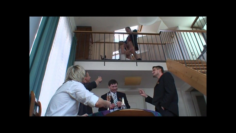 Out Sexxx: Gadis nakal dengan toket kecil ini dientot habis-habisan sama tiga...