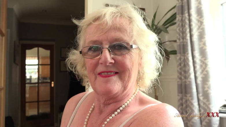Aunt Judy's XXX: Auntjudysxxx - tu casera cachonda gilf Sra. Claire te deja pagar...