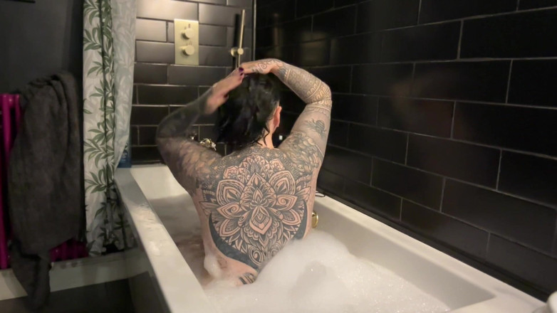 Miss Valentina: Відійди до цього невдахи