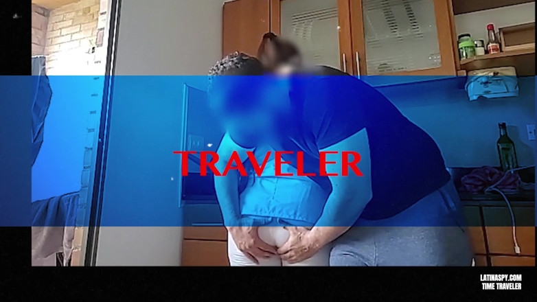 Time traveler: Hizmetçi sarı gömlek uzun bölüm