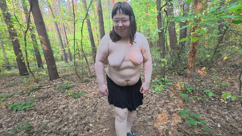 DevilbitchNat: O plimbare în pădure