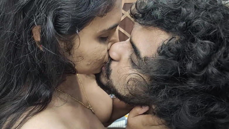 Vaigavarun45: Malayali Couple Hot Romance with Boobs Suck