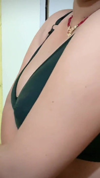 Azgın güzel desi kız cothes değiştiriyor göğüsleriyle oynayarak amını ıslatıyorum bhojpuri sesli tam gerçek video