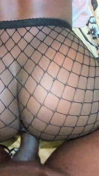 Seksi Abanoz Amatörler, Erkek Arkadaşını Baştan Çıkarmak İçin Rolünü Oynuyor