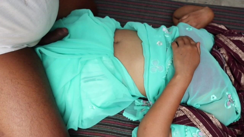 Saloni: Kız arkadaş ve erkek arkadaş ghar me bula kar raha...