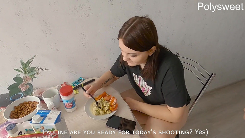 Polly Sweet: Sexy kouření v autě a drzé šukání na opuštěném místě (děvka sténá)