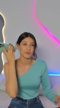 Când sunt singură în camera mea, vreau să mă masturbez nonstop