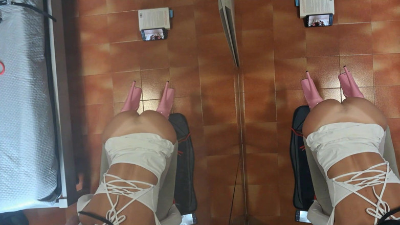 LauraOnHeels: MILF bunden i en stol och knullad i mun och...