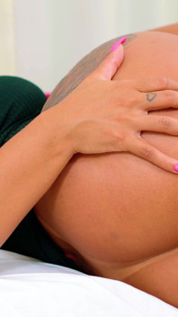 La rossa e la mora si concede di rimming (vero amatoriale)