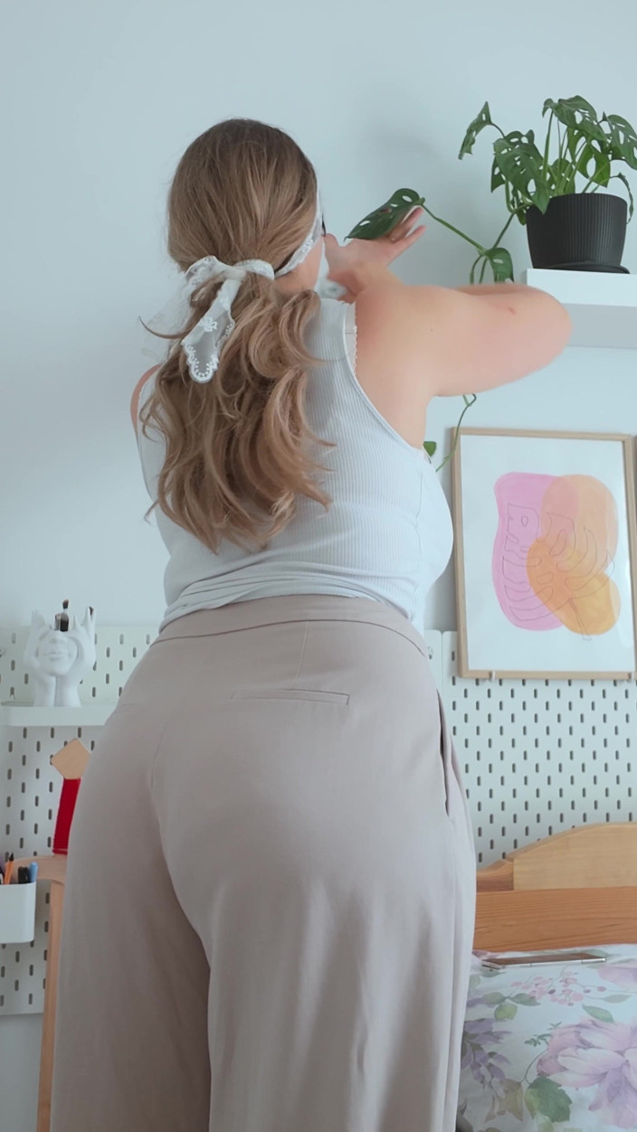Mrs Wetslavs: คุณนาย MILF สง่ายืนช่วยตัวเอง