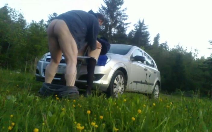 Toilet Mommy: 車のボンネットに私を曲げて豚のようにファックしますパート2