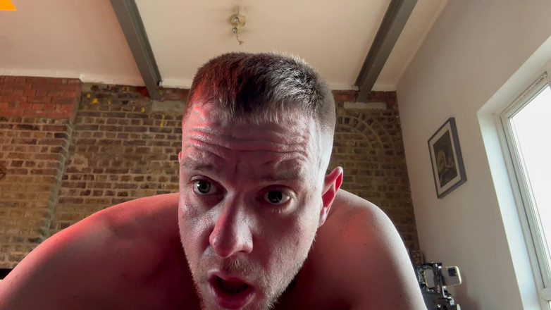 davidedpxxx: मेरे बेडरूम की खिड़की पर हॉट ब्रिटिश tradie की चुदाई