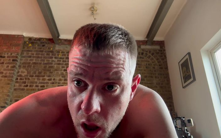davidedpxxx: मेरे बेडरूम की खिड़की पर हॉट ब्रिटिश tradie की चुदाई