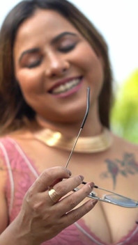 Tina Nandy dengan teman lelaki