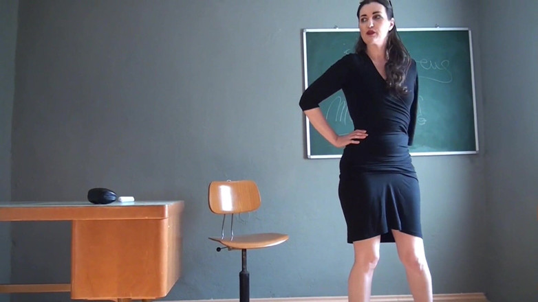 Mary Amputee Pretender: Real Estate Professional Who Appears to Be an Arm Amputee