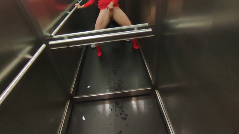 DedeDeville: Sexo muy arriesgado en un ascensor con la vecina caliente...