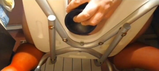 Putarankahotmilf: Sitting on the toilet chair both holes play and gape