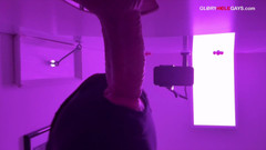 GLORYHOLEGAYS: 23 anni Nerd si intrufola nel dopo il lavoro - e...