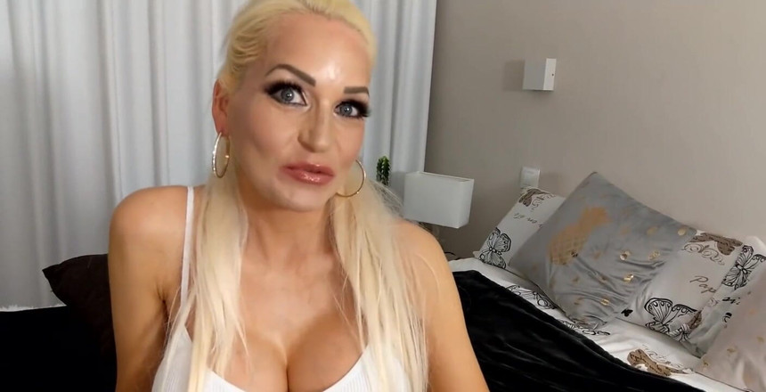 Sexyjacky: Horny stud for my gluttonous cunt wanted!