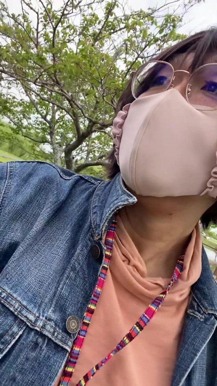 megu2002: No198 公園でタックおまんこ晒し散歩