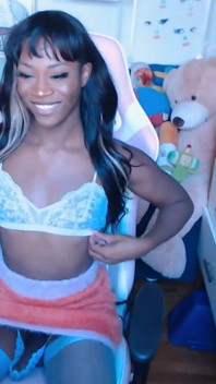 Sexy Zwart Transmeisje Vanniall Goons in Lingerie Voor Een Klaarkomen in Het Gezicht Van Haar Grote Girldick