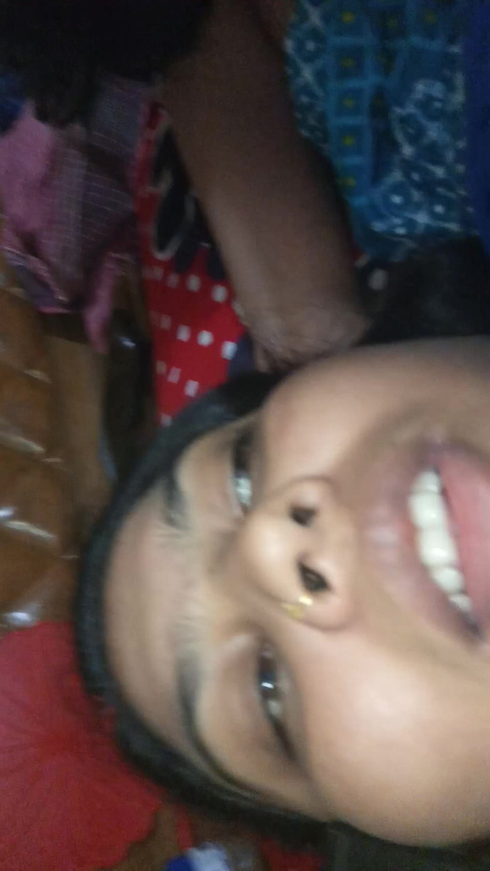 Desi Video BD: Kakak ipar India dan pacarnya di kamar hotel
