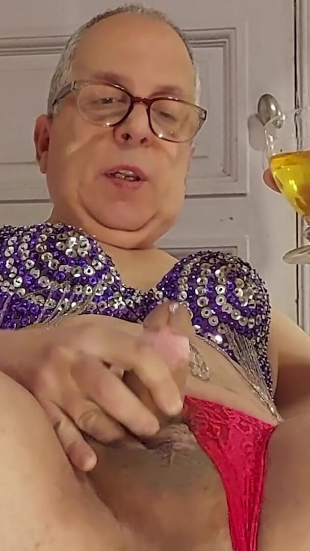 Dildo Man and Cross Hard Sex: Prendo la mia piscio in una tazza, Eiaculato e ingoia...