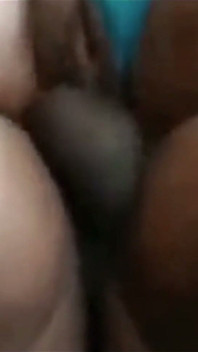 Marié en double pénétration, des amis utilisent la femme d’un ami, cocu, chatte, sodomie. Utilisée de tous les côtés de toutes les façons
