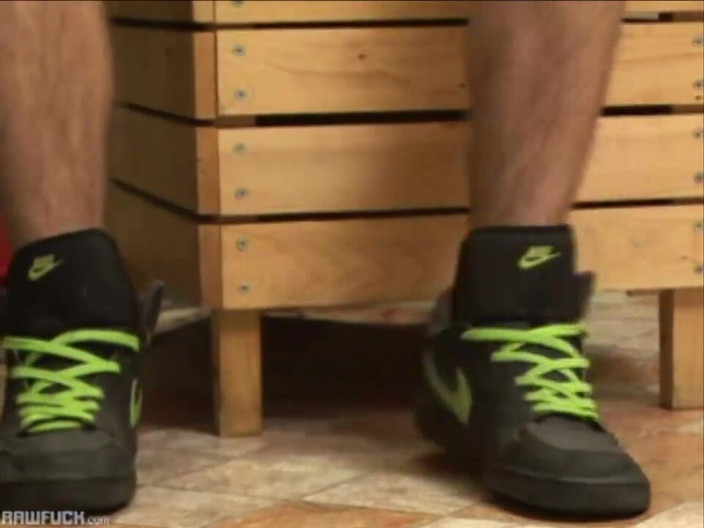 Raw Fuck: Sacanagem Thien Lan cai de joelhos