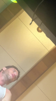 両手で動かす動きでクリアに見えます