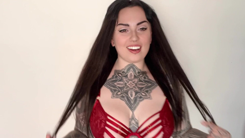 Miss Valentina: Snap &amp; Pay Game