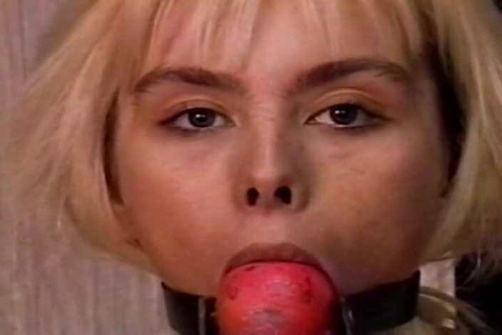 NM fetish femdom videos by Princess Nikki Cruel: スパンキンのためにかがむボンド熟女が硬くなる