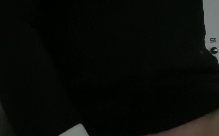 Girlyboy: Poskakující na velkém černém péru