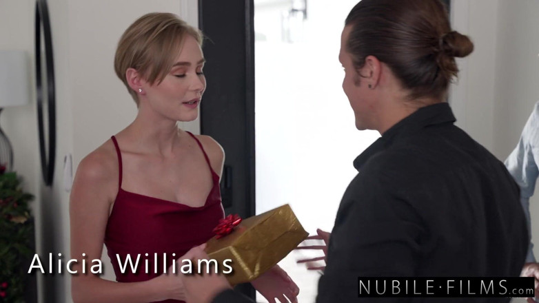 Nubile Films: Pareja intercambia navidad - S40: e25