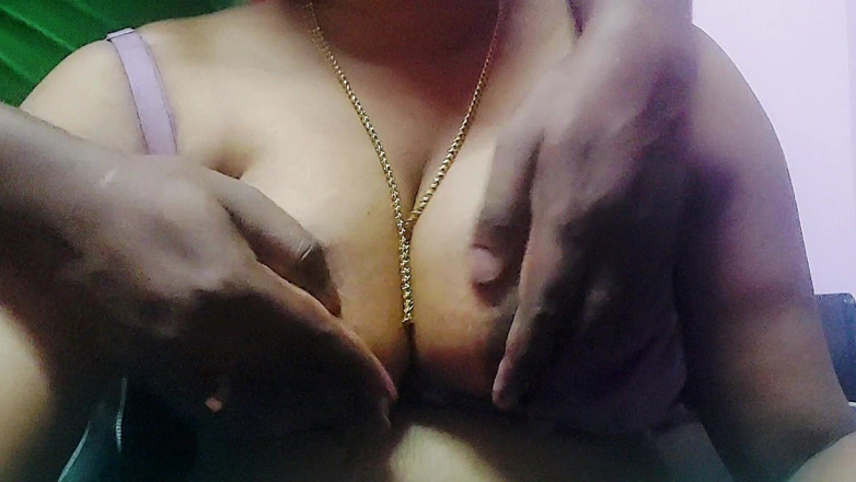 Desi Mohini: Hintli ev sahibi mohini teyze seks yapıyor