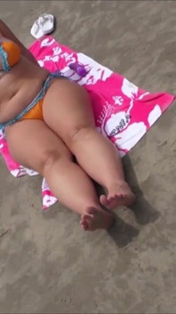 Wife masturbates on beach