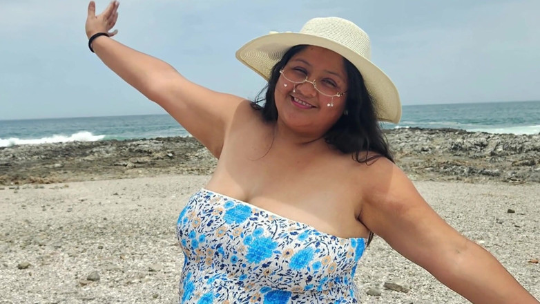 Latin Rain: Spiaggia e ingoio sborra