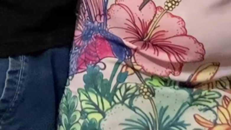 Niki studio: Fantasi di kereta bawah tanah! Memek gadis sange ini di-fingering...