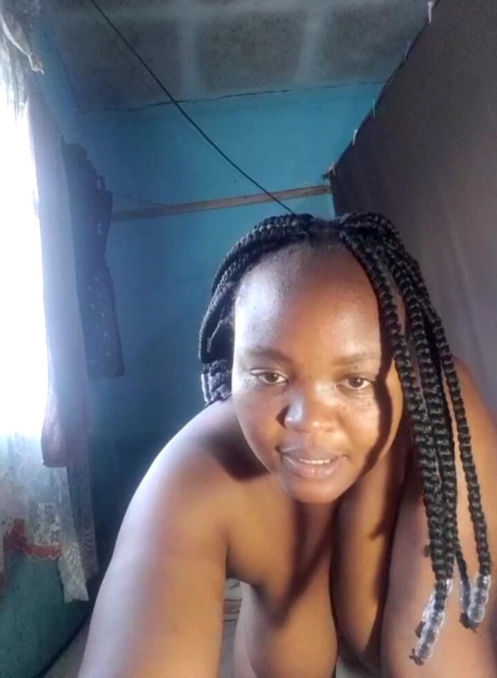 Mahali: Assista me esfregar minha buceta preta