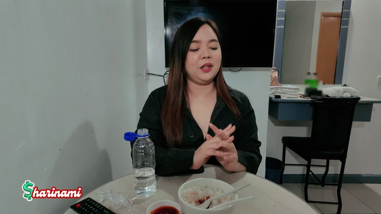 AsianSharinami: Hotel Waitress Delivers More Than Just Room Service