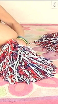 Hari ini Lil lexy lagi asik masturbasi memeknya yang super semok!