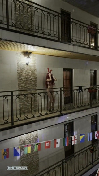 SweetButtocks: Menari berbogel di hotel