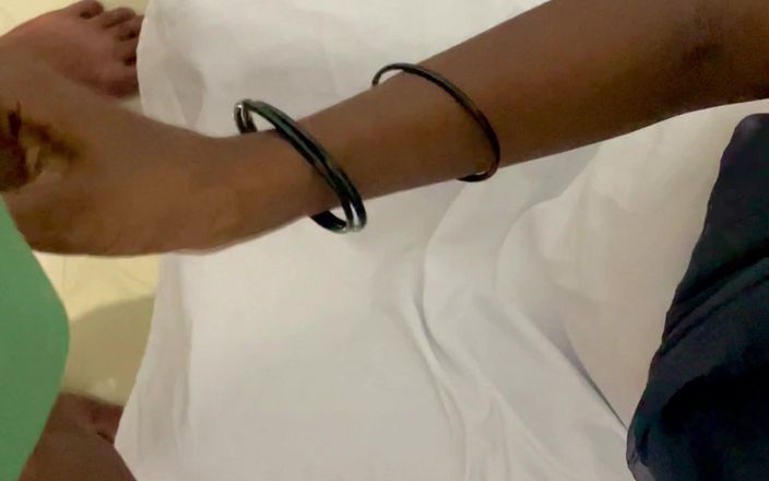 Desi girl riya: Mallu virgin college girl prima volta che prova il sesso